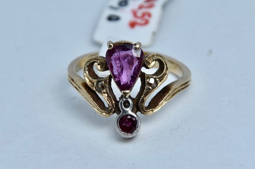 Vedere dettagli per ANELLO RUBINI E DIAMANTINI Immagine di ANELLO RUBINI E DIAMANTINI