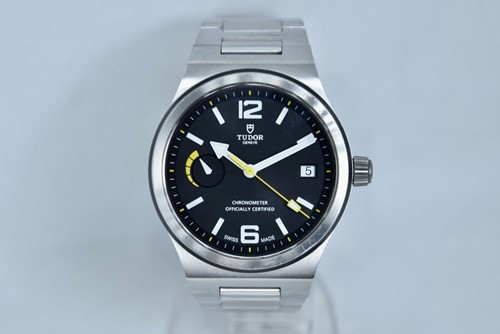 Vedere dettagli per TUDOR NORTH FLAG Immagine di TUDOR NORTH FLAG