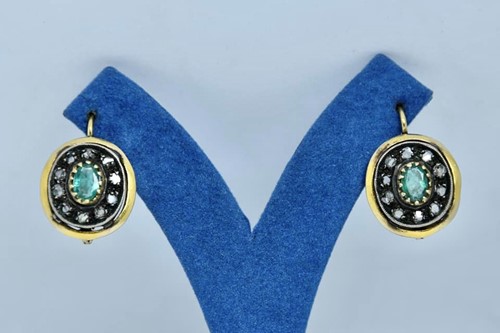 Vedere dettagli per ORECCHINI SMERALDO E DIAMANTI ANTICHI Immagine di ORECCHINI SMERALDO E DIAMANTI ANTICHI