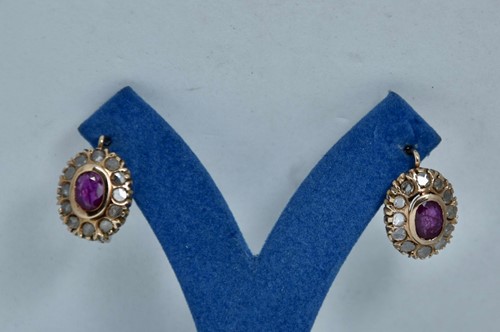 Vedere dettagli per ORECCHINI RUBINO E DIAMANTI ANTICHI Immagine di ORECCHINI RUBINO E DIAMANTI ANTICHI