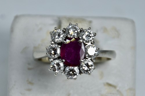 Vedere dettagli per ANELLO MARGHERITA RUBINO E DIAMANTI Immagine di ANELLO MARGHERITA RUBINO E DIAMANTI