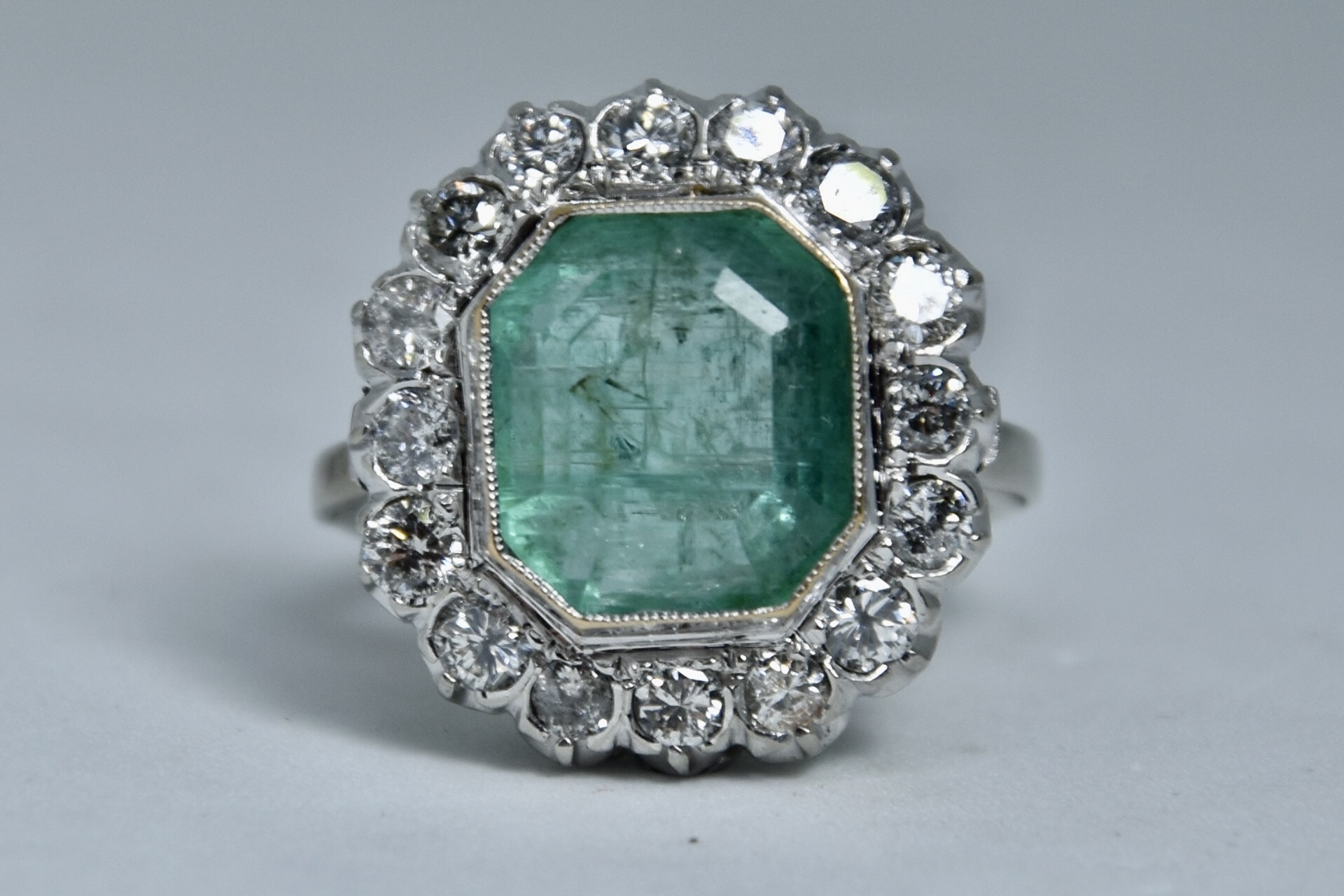 Immagine di ANELLO MARGHERITA SMERALDO E DIAMANTI