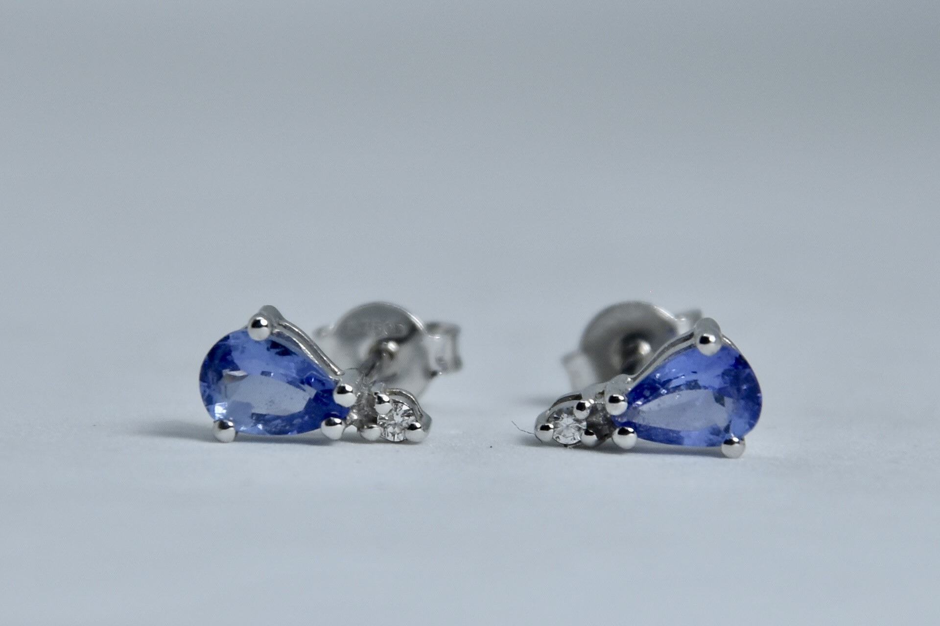 Immagine di ORECCHINI TANZANITE E DIAMANTINI