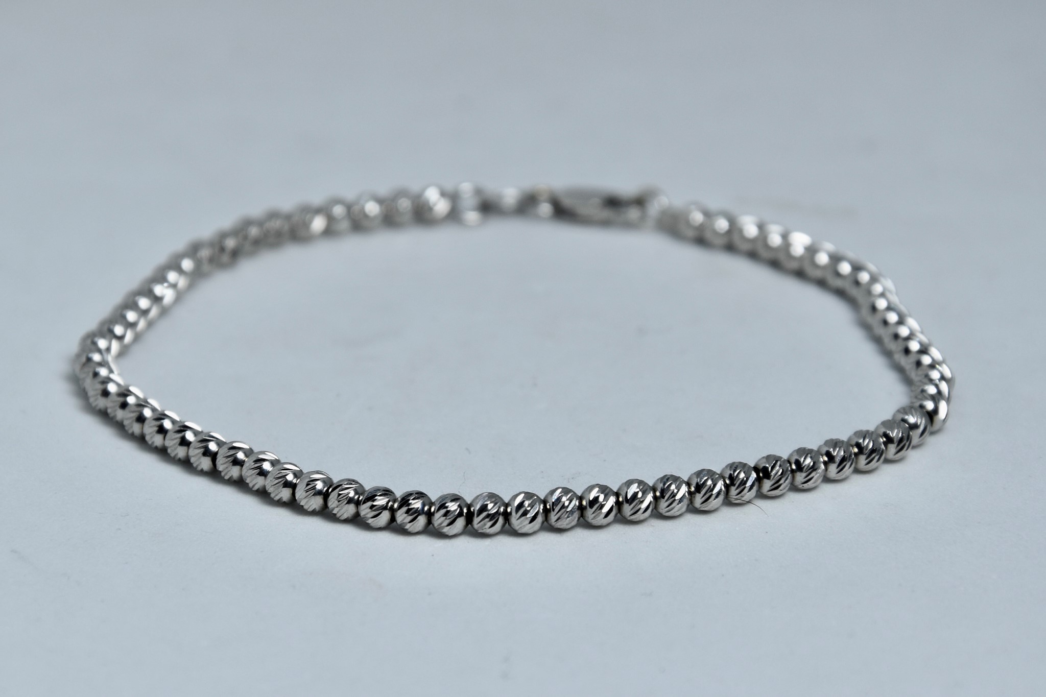 Immagine di BRACCIALE PALLINE SFACETTATE ORO BIANCO