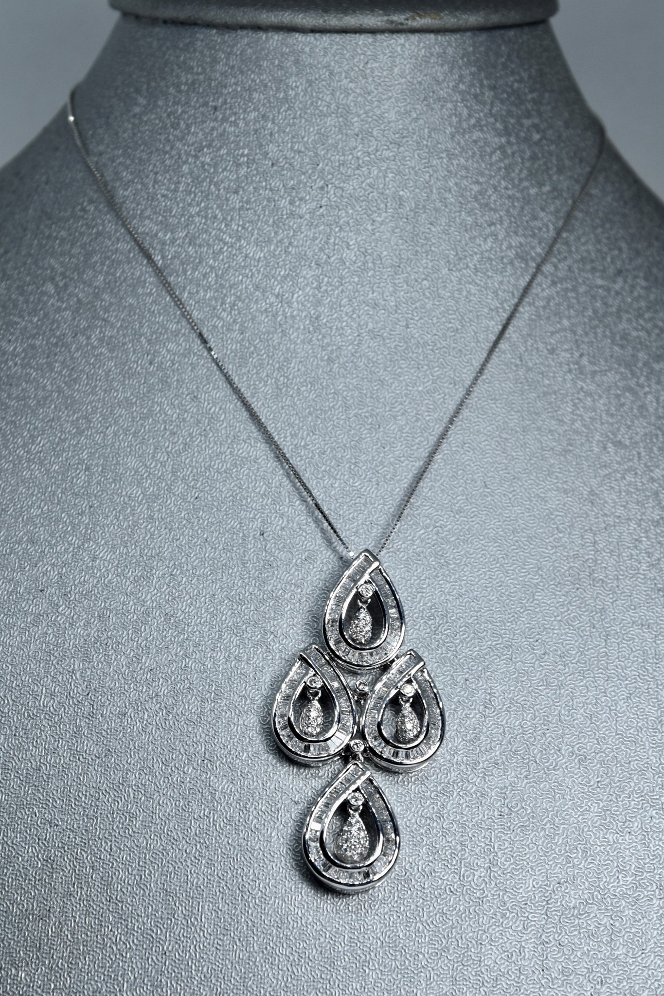 Immagine di COLLANA PENDENTE DIAMANTI