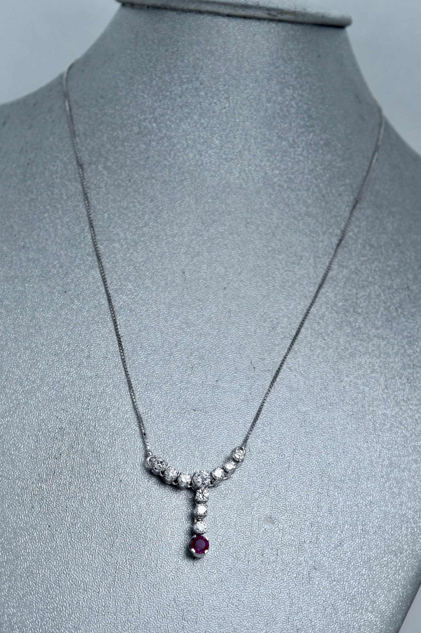 Immagine di COLLANA CON RUBINO E DIAMANTI